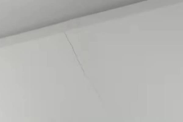 石膏板造型吊頂，有效預防墻面裝修成品開(kāi)裂有哪些措施?