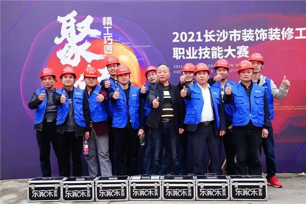 當仰望星空的時(shí) 總需要有人腳踏實(shí)地