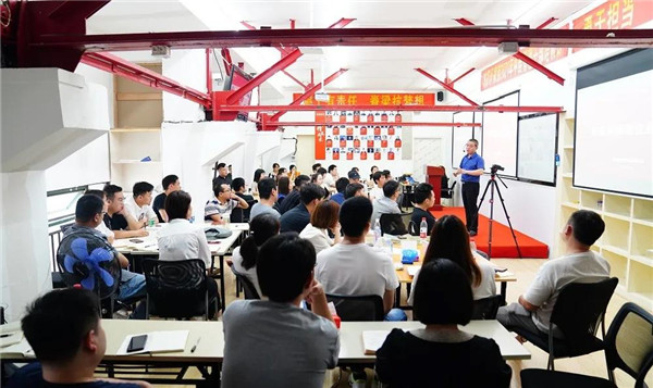 東家樂(lè )家裝董事長(cháng)張勇講述企業(yè)文化